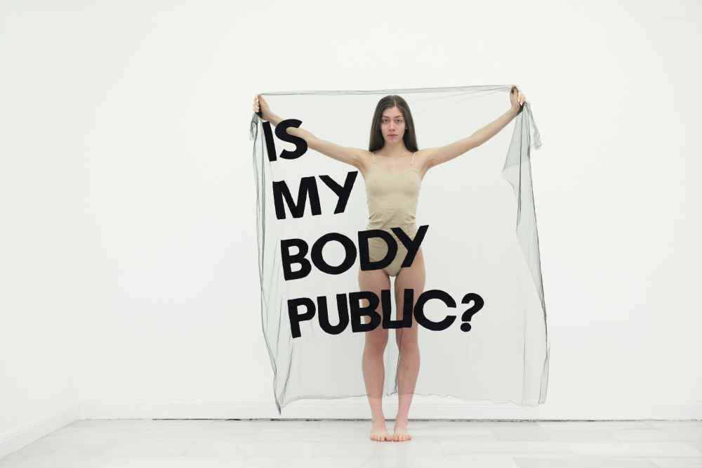 Alicia Framis. Desde lo político, lo social, lo público. Arte, feminismo y acción.