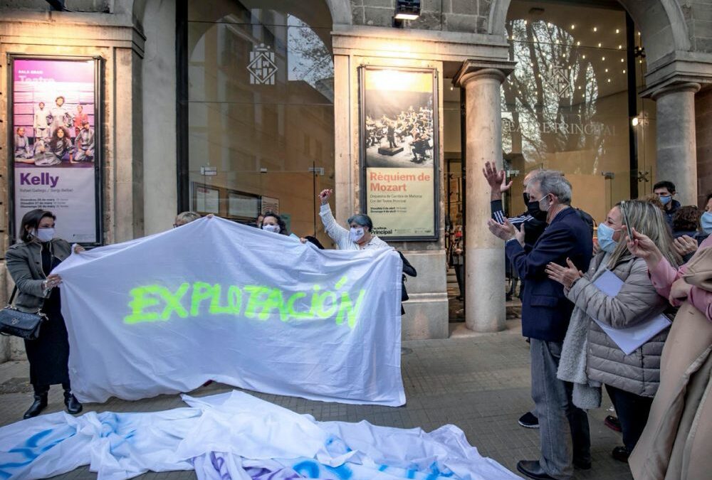 Expuestas pero invisibles. Un proyecto de Laura Marte presentado por Mónica Galván.